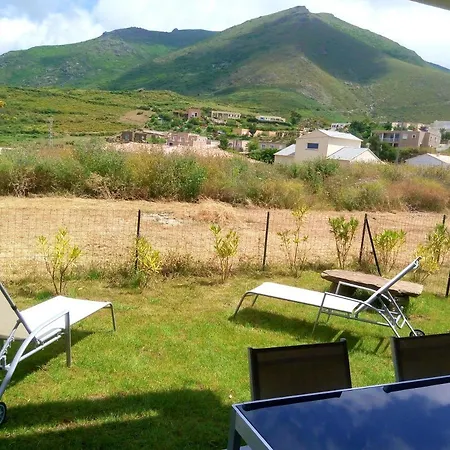 A Di Tuda Avec Piscine Partagee *