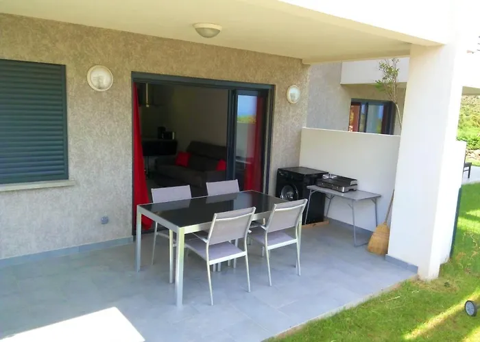 à Di Tuda Avec Piscine Partagée *